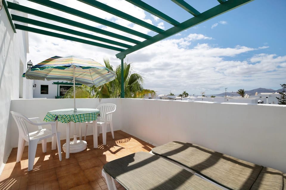 Property building, Balcony/Terrace, Living room