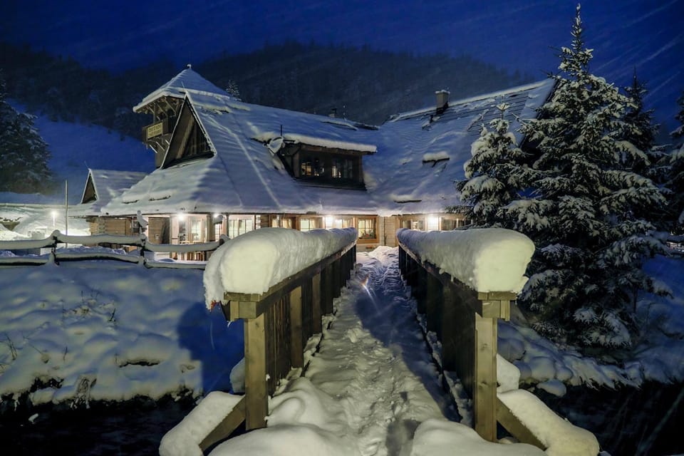 Property building, Restaurant/places to eat, Off site, Winter
