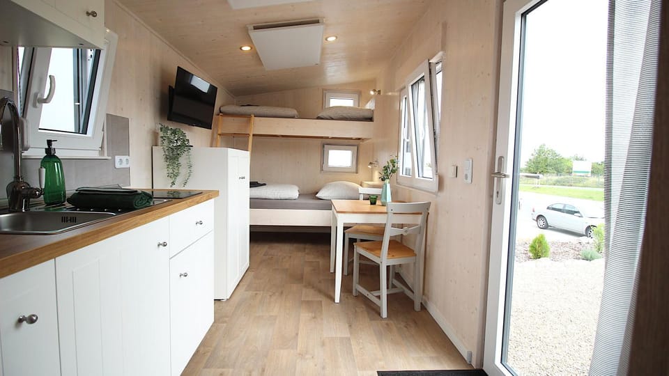 Kitchen or kitchenette, Dining area, Bedroom