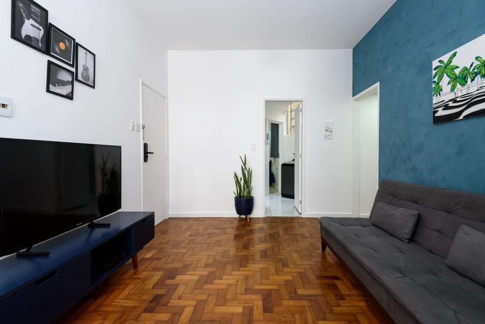 2BDRs 100m from Copacabana Beach | AS 13/705 Apartment in Rio de Janeiro