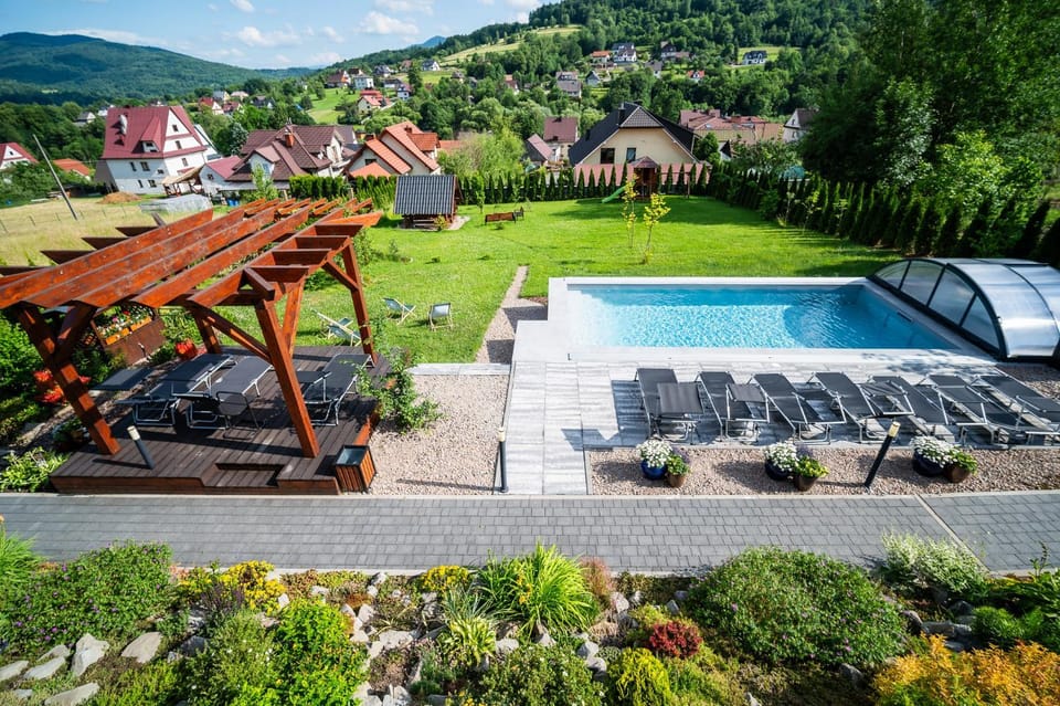 Property building, Garden, Swimming pool