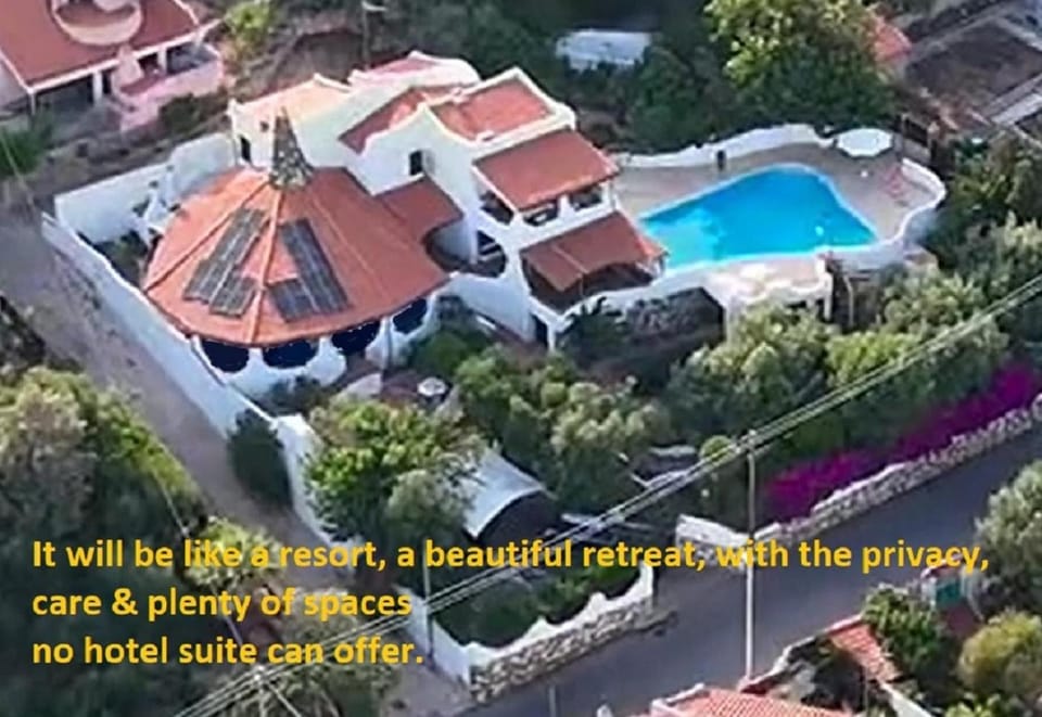 Property building, Solarium, Swimming pool