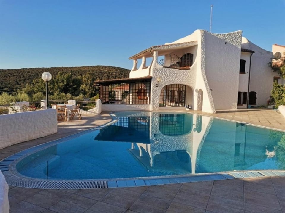 Property building, View (from property/room), Balcony/Terrace, Mountain view, Swimming pool