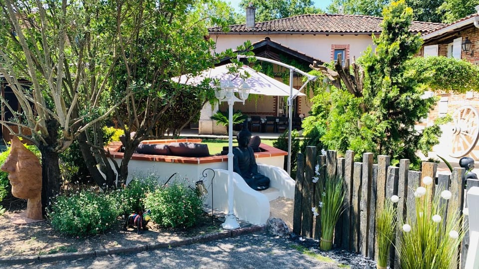 Chambres d'Hôtes Au Clos Saint Georges Bed and Breakfast in Occitanie