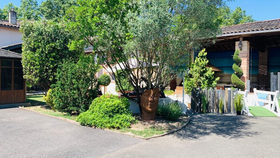 Chambres d'Hôtes Au Clos Saint Georges Bed and Breakfast in Occitanie