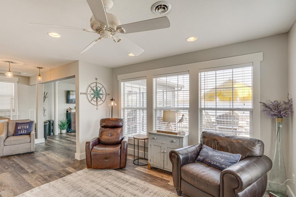 'Bittersweet Lakefront Retreat' w/ Hot Tub & Dock! House in Lake of the Ozarks