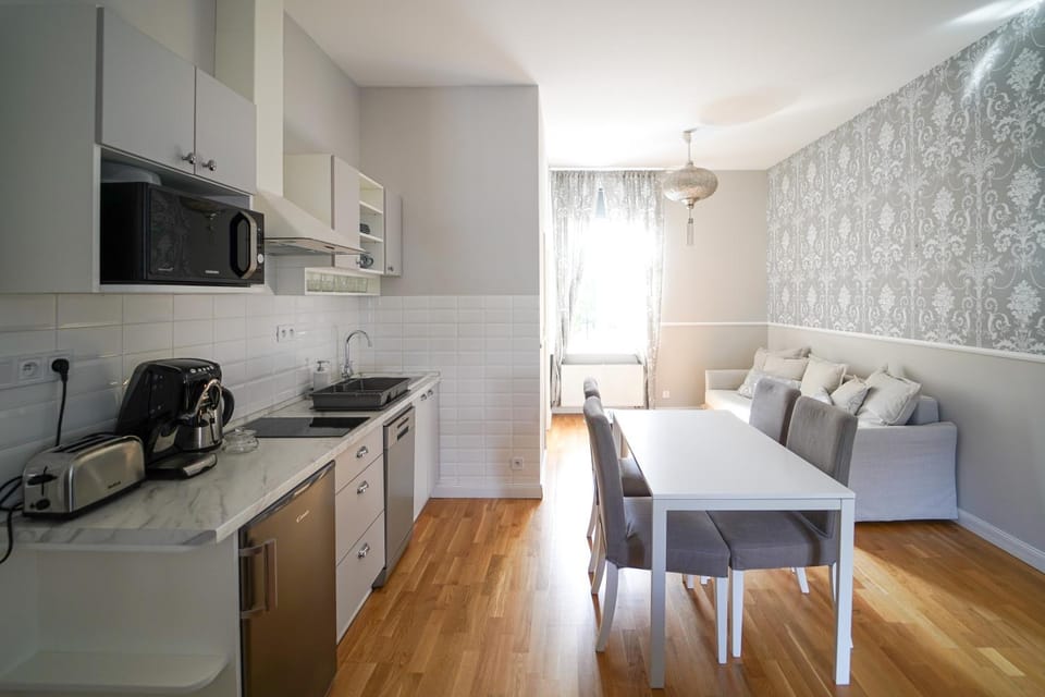 Kitchen or kitchenette, Living room