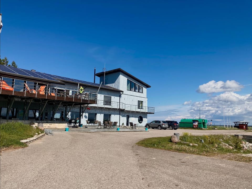 Property building, Day, Natural landscape, Balcony/Terrace, Sea view, Parking