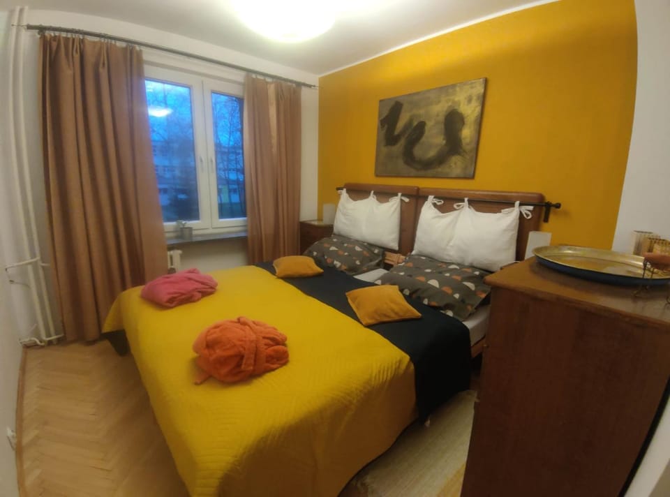Bed, Photo of the whole room, Seating area, Bedroom, towels