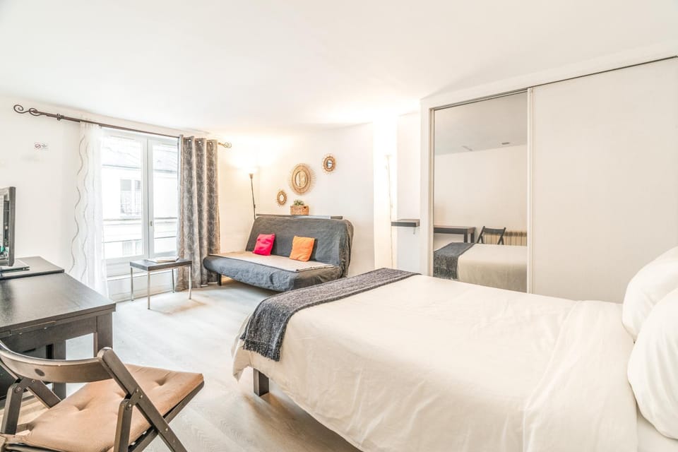 Chatelet Flat Apartment in Paris