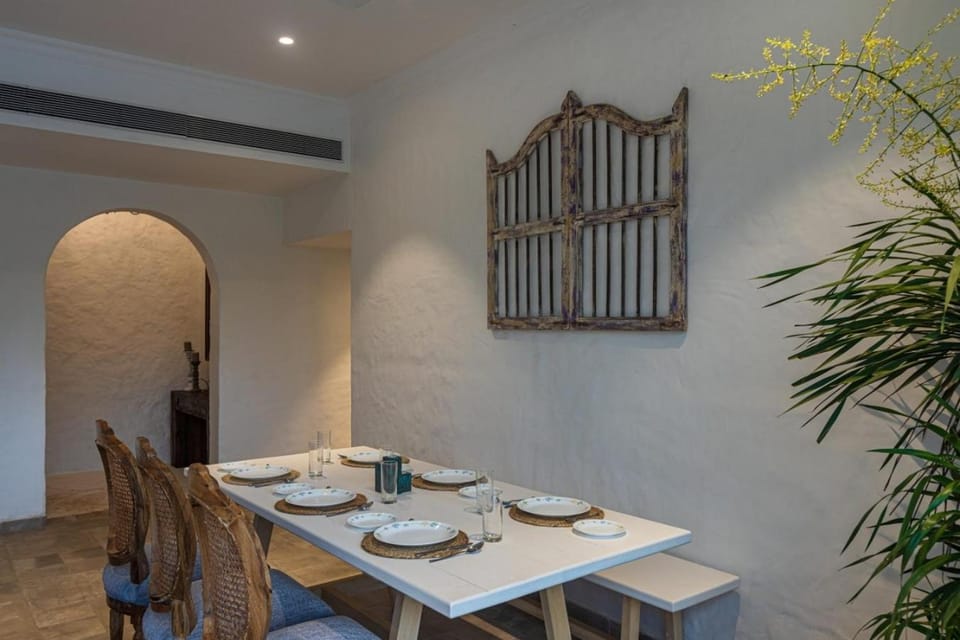 Seating area, Dining area
