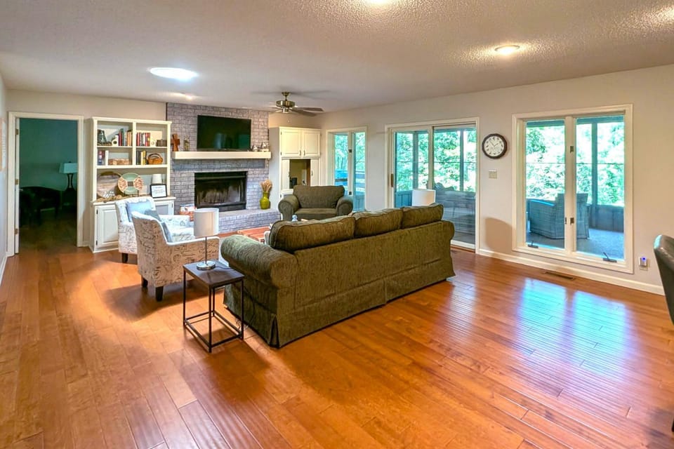 'Casa Azul' on Cortez Golf Course: Decks & Views! House in Garland County