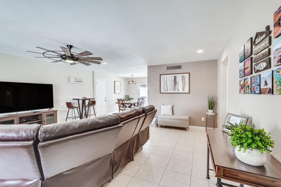 5 Mi to Lake Havasu: Home w/ Yard & Pool House in Lake Havasu City