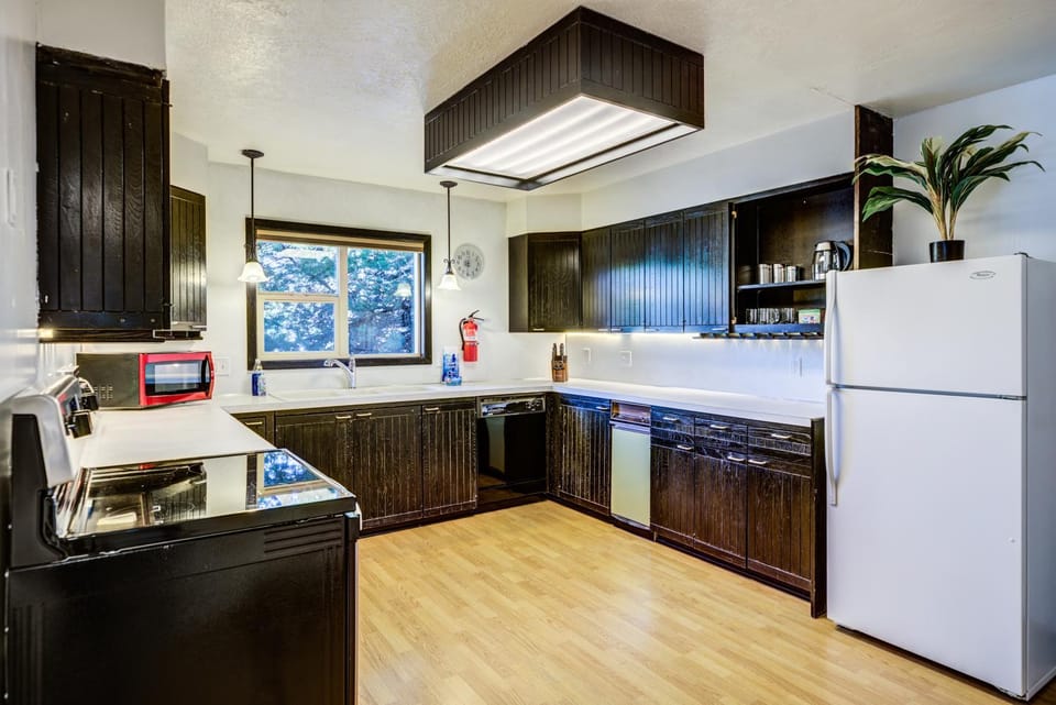 Kitchen or kitchenette, dishwasher, minibar, pet friendly, stove, toaster