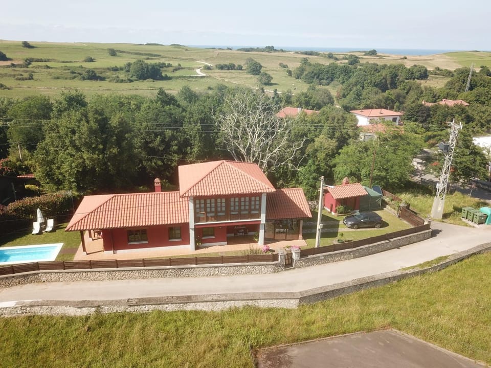 Property building, Bird's eye view, Swimming pool