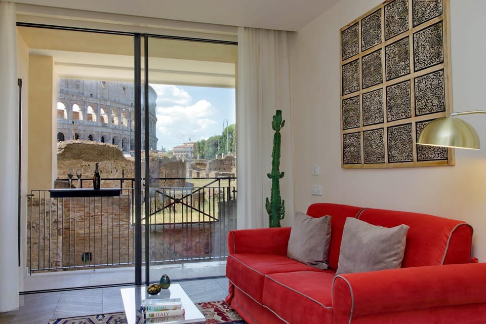 Lounge or bar, City view