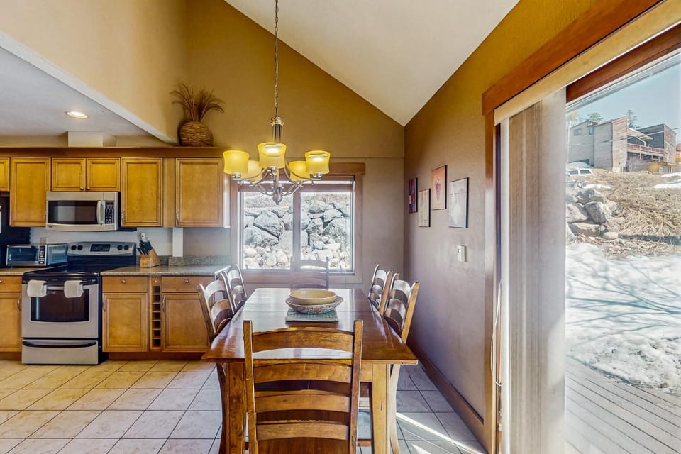 Mountain Dreams Condo Apartment in Fraser