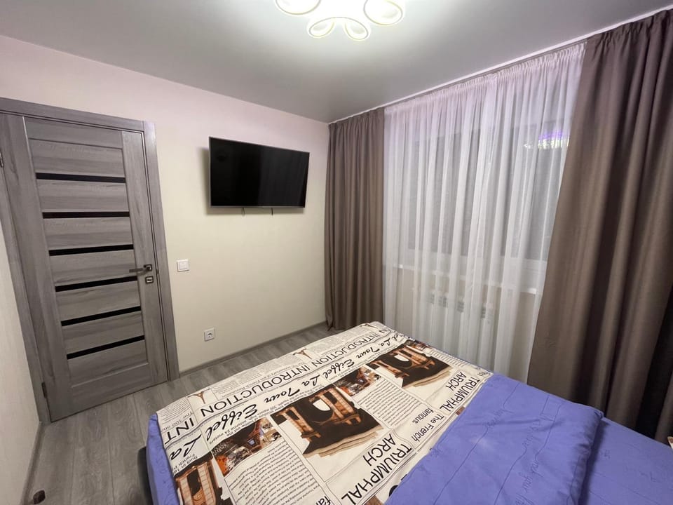 Bed, TV and multimedia, Photo of the whole room, Bedroom