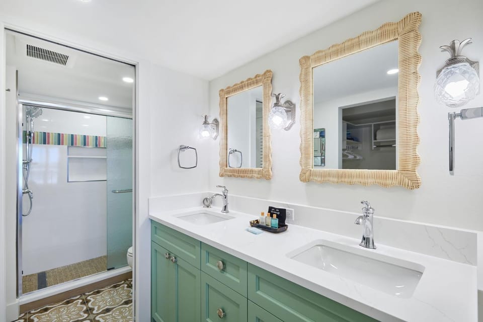 Gorgeous Oceanfront Residence in Exclusive Sanibel Surfside House in Sanibel Island