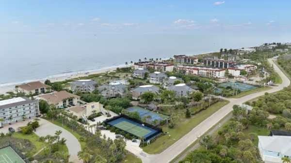 Villa Sanibel 1D - Stunning Walk Out Beach Residence at Exclusive Villa Sanibel House in Sanibel Island