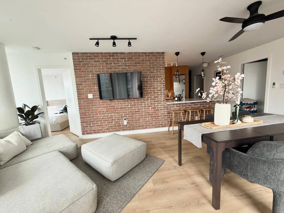 TV and multimedia, Seating area, Dining area