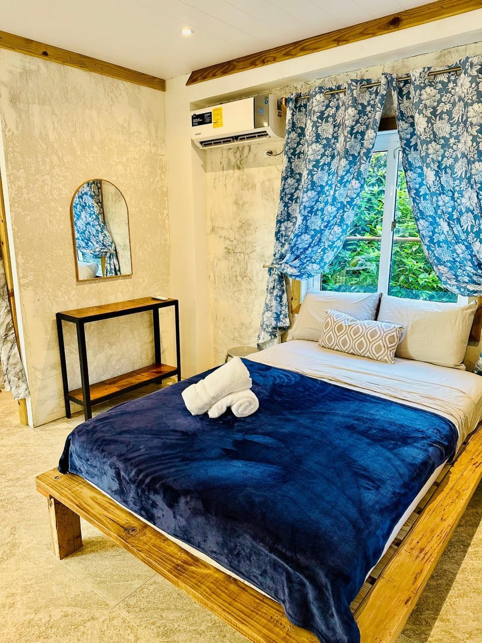 Bed, Photo of the whole room, Bedroom, towels, air conditioner