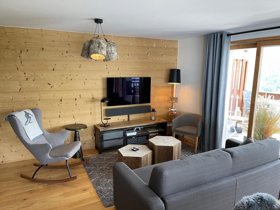 TV and multimedia, Seating area