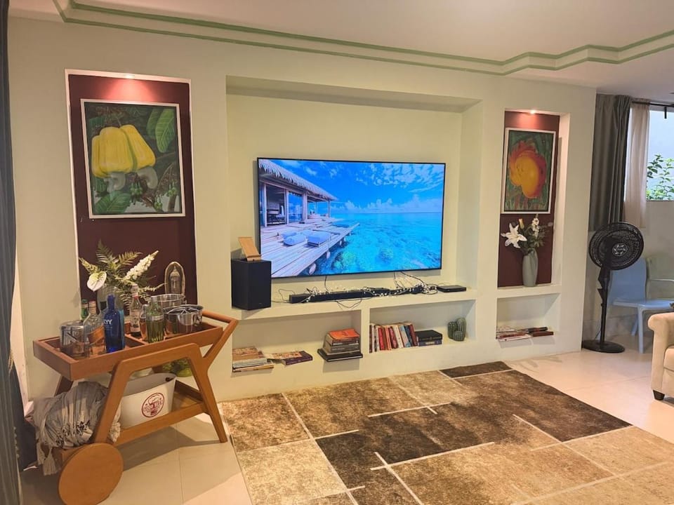 Communal lounge/ TV room