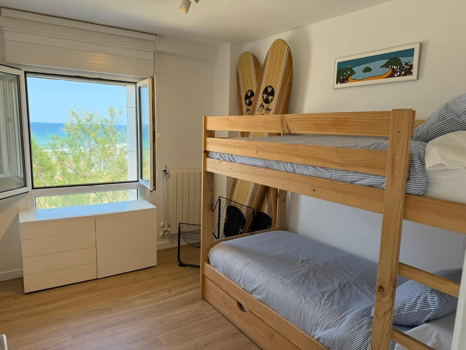 Bed, Natural landscape, View (from property/room), Photo of the whole room, Beach, Beach, Bedroom, Sea view, bunk bed