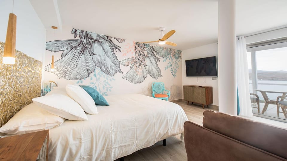 Bed, Photo of the whole room, Decorative detail, Bedroom