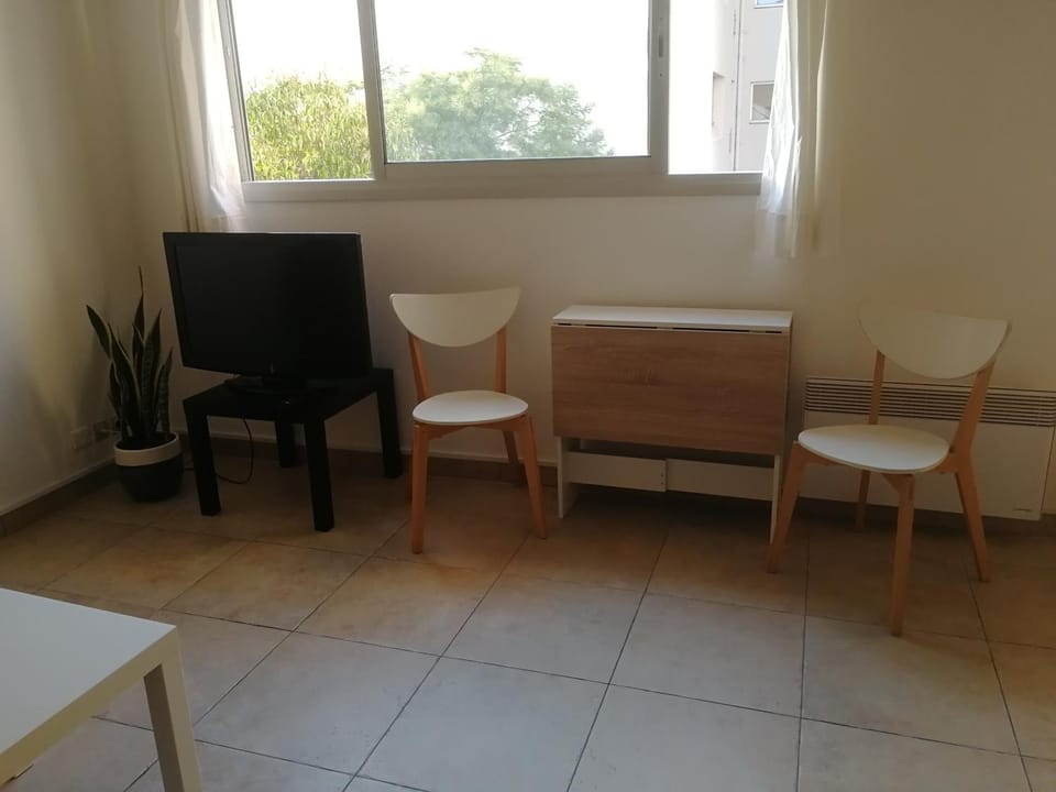 Studio climatisé dans résidence avec piscine et tennis Apartment in Hyères