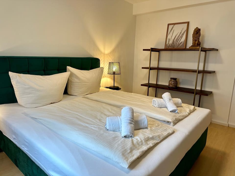 Bed, Photo of the whole room, Bedroom, towels