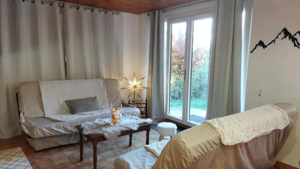 Seating area, Bedroom