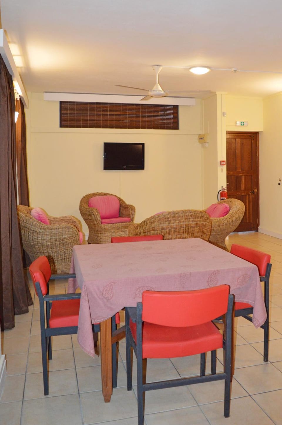 Communal lounge/ TV room