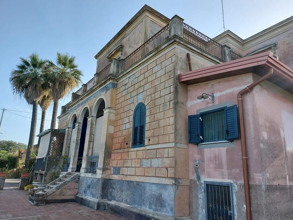 Facade/entrance