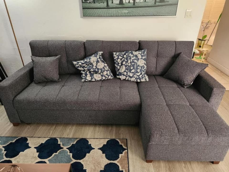 Beautiful 2-Bedroom Condo Near Universal and other Orlando Attractions, King Bed & Wi-Fi House in Orlando