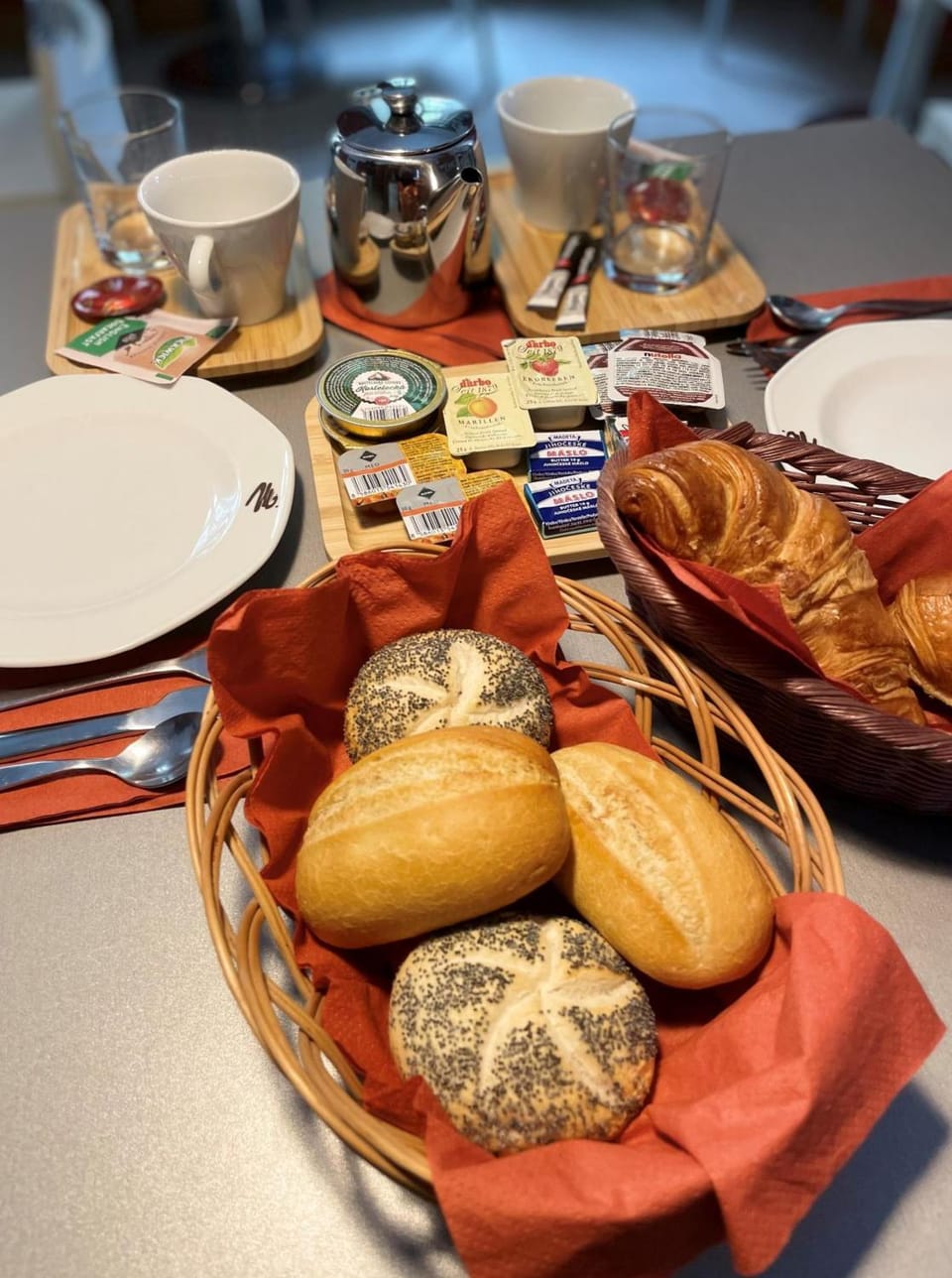 Breakfast, Continental breakfast
