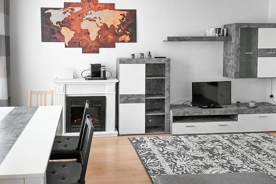 Communal lounge/ TV room, TV and multimedia, Living room, Evening entertainment