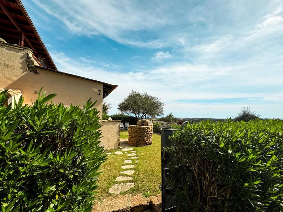 Villa con barbecue con giardino vista mare Apartment in Sardinia