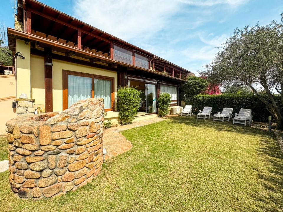 Villa con barbecue con giardino vista mare Apartment in Sardinia