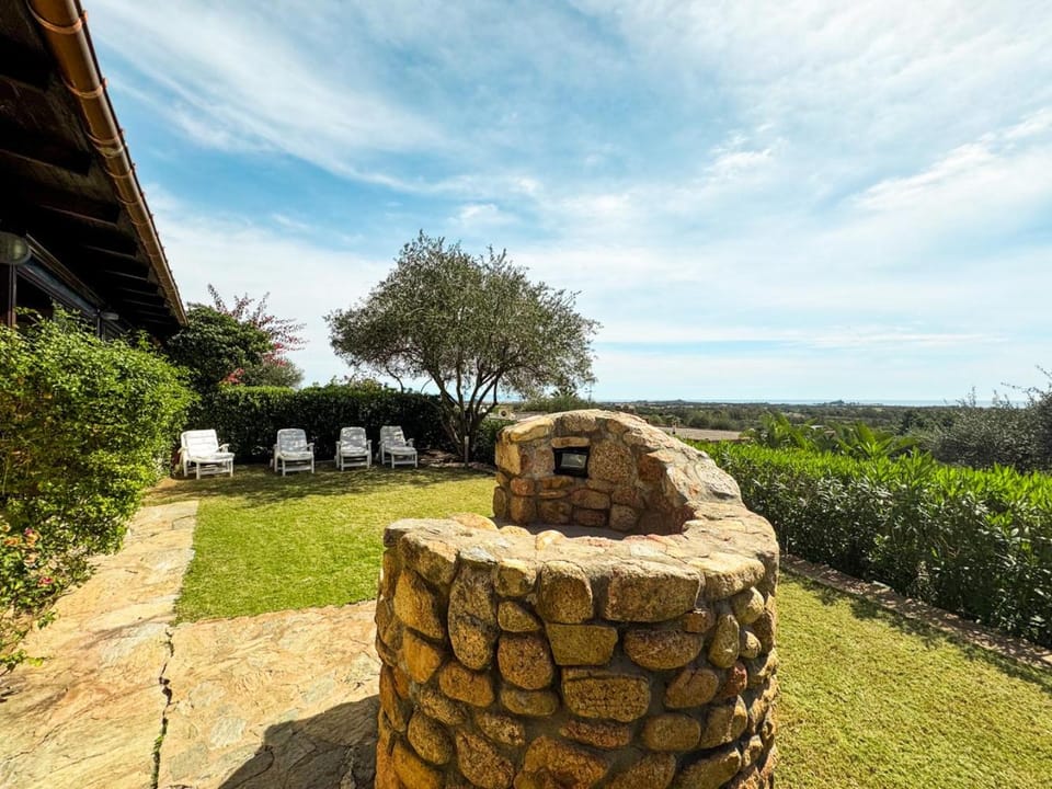 Villa con barbecue con giardino vista mare Apartment in Sardinia