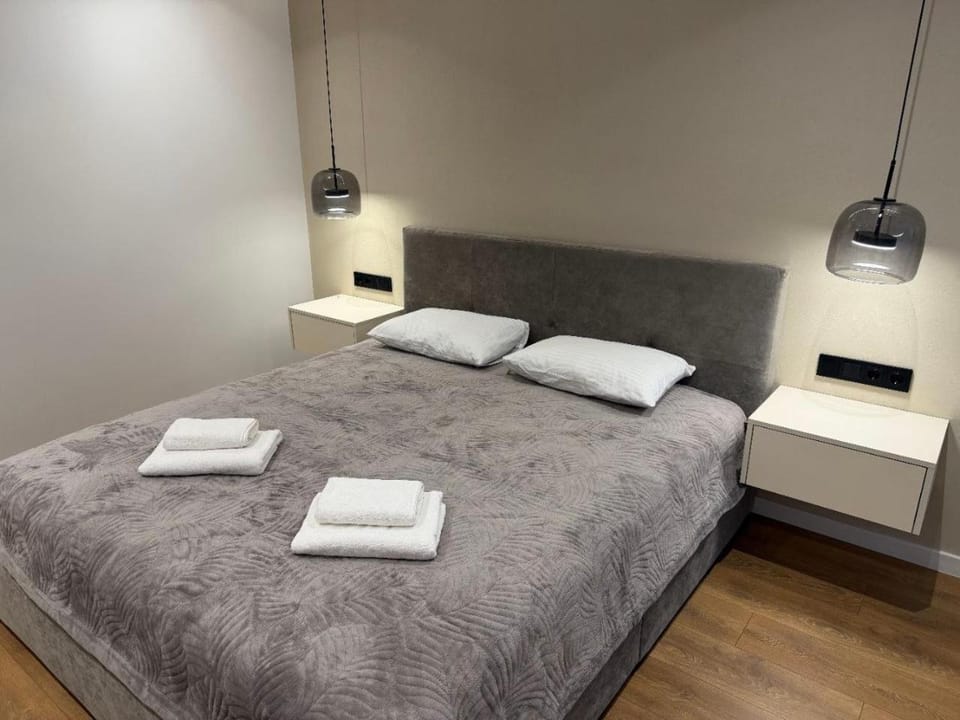 Аpartments Central Town Містечко Центральне з власним паркінгом та документами на проживання Apartment in Ukraine