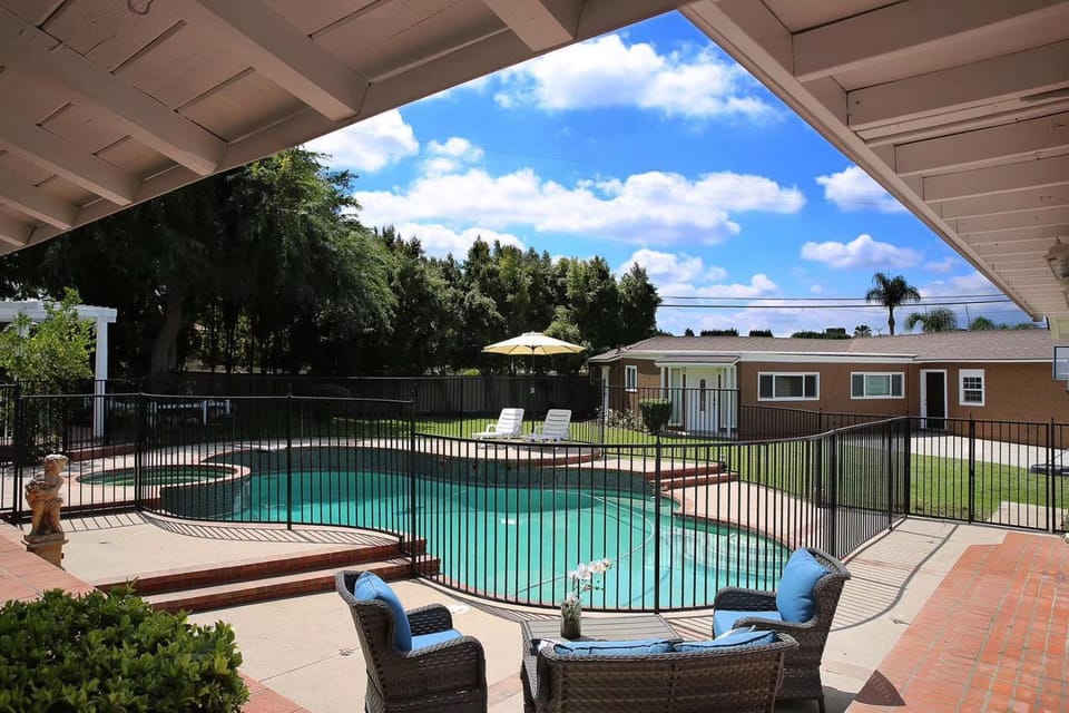 Swimming pool, Swimming pool