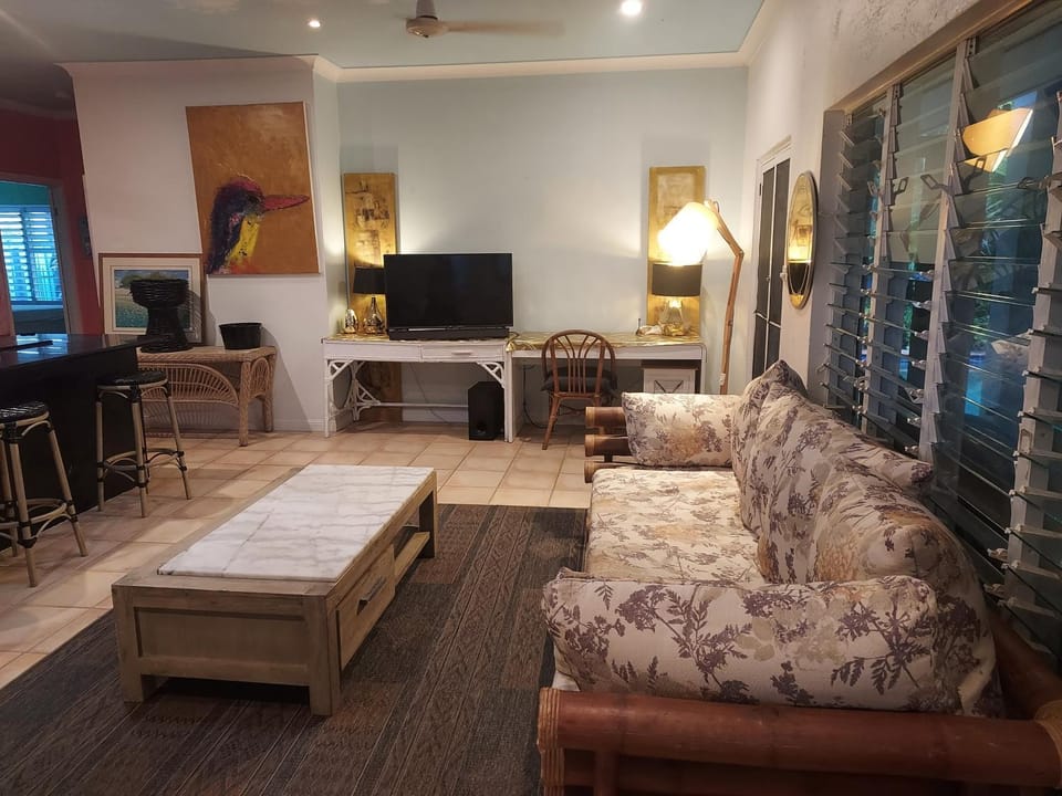 Communal lounge/ TV room, TV and multimedia, Living room, Seating area