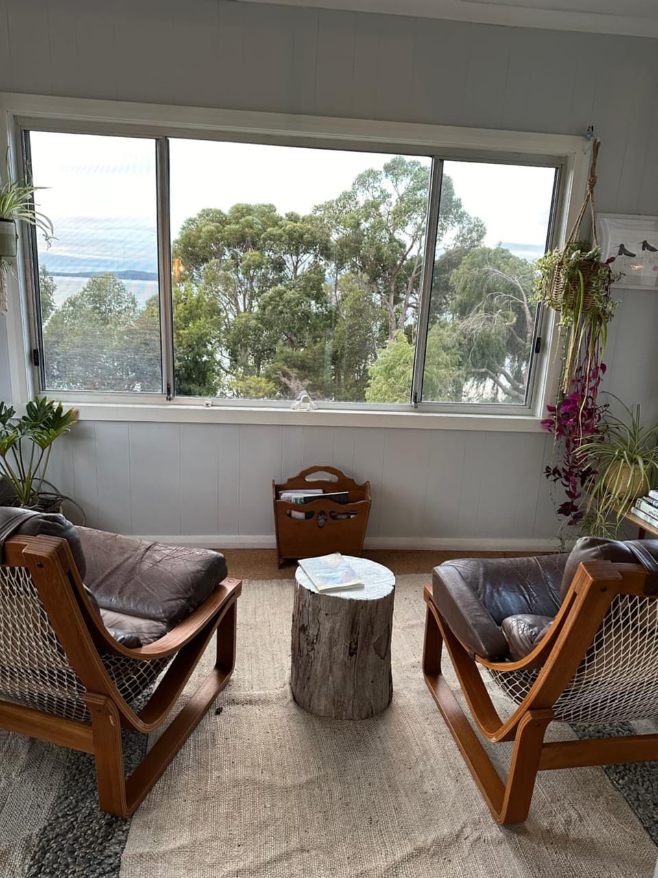 Wylah Cottage for a Peaceful Bruny Island Escape with Water Views, Fireplace & Wallabies House in South Bruny