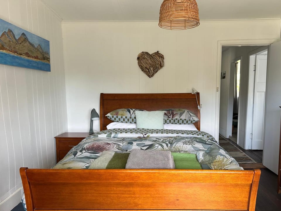 Wylah Cottage for a Peaceful Bruny Island Escape with Water Views, Fireplace & Wildlife Aplenty House in South Bruny