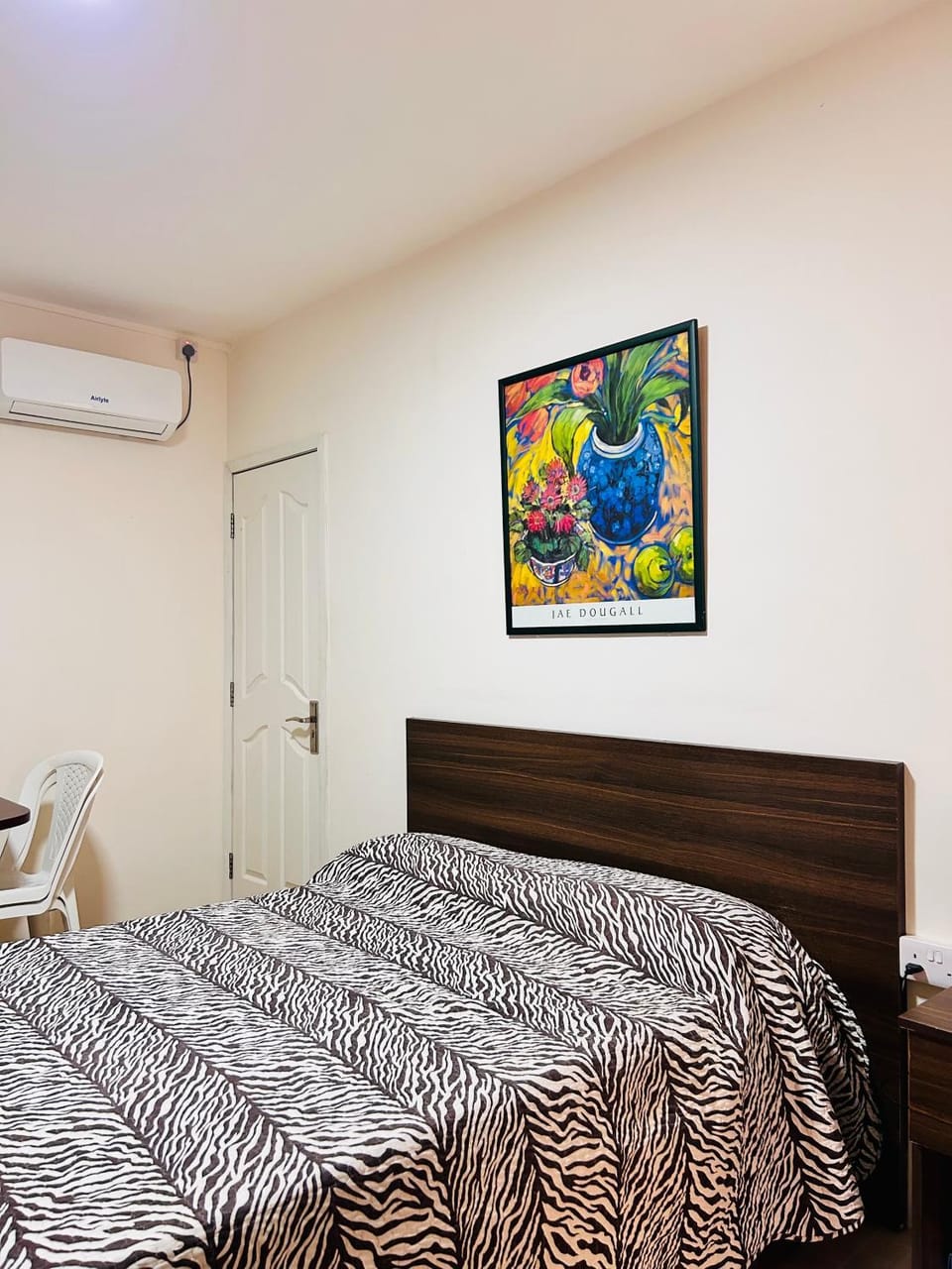 Bed, air conditioner