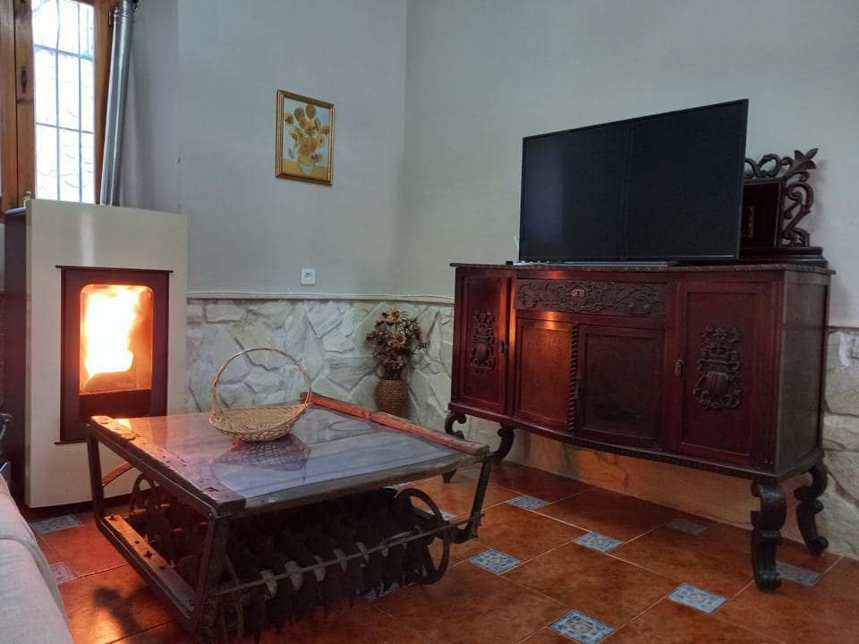 TV and multimedia, Living room, Seating area, Evening entertainment