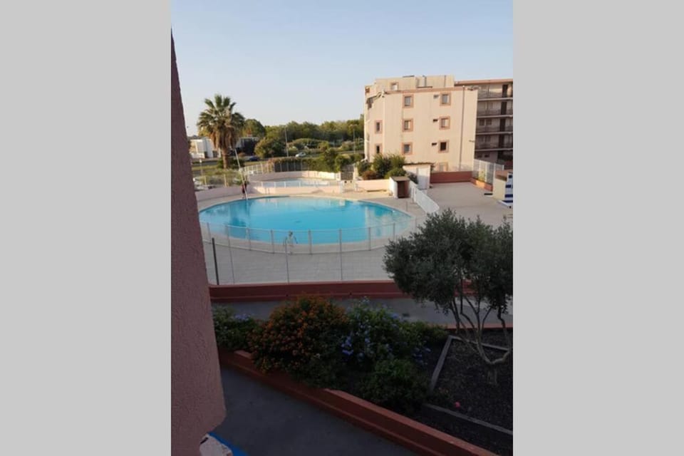jolies studios avec piscines et parking privé 800m de la plage le grau du roi Apartment in Le Grau-du-Roi