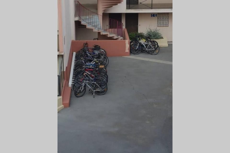 jolies studios avec piscines et parking privé 800m de la plage le grau du roi Apartment in Le Grau-du-Roi